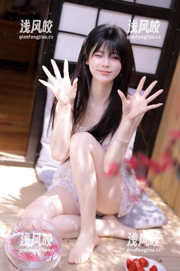 17c 观看17c的黑料后,心中难免泛起一丝火花