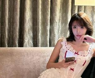 51吃瓜：朝阳群众在校园里抢资源，结果被老师抓个正着，哈哈！