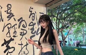 在hlw登录后，评论区热闹得就像拉麦当劳炸鸡的那一刻！哇，好香！