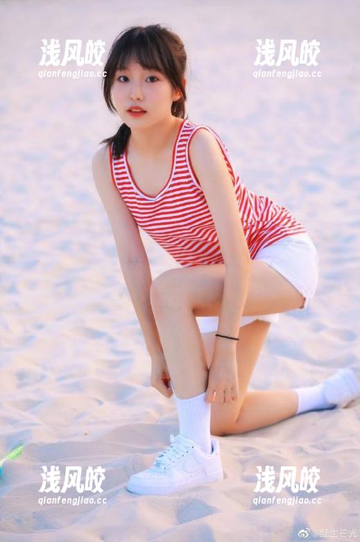 五一吃瓜 空调吹得只剩冰凉,直达五一吃瓜官网网页版,看热闹再配上手里的雪糕,完美!