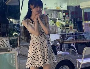 欲知“吃瓜福利”入口在哪里？阿姨说把大蒜放进音响里就能听见。
