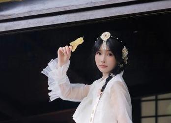 “吃瓜网”的APP背后，Yuki的镜头前后对比简直像是在拍外星人纪录片！