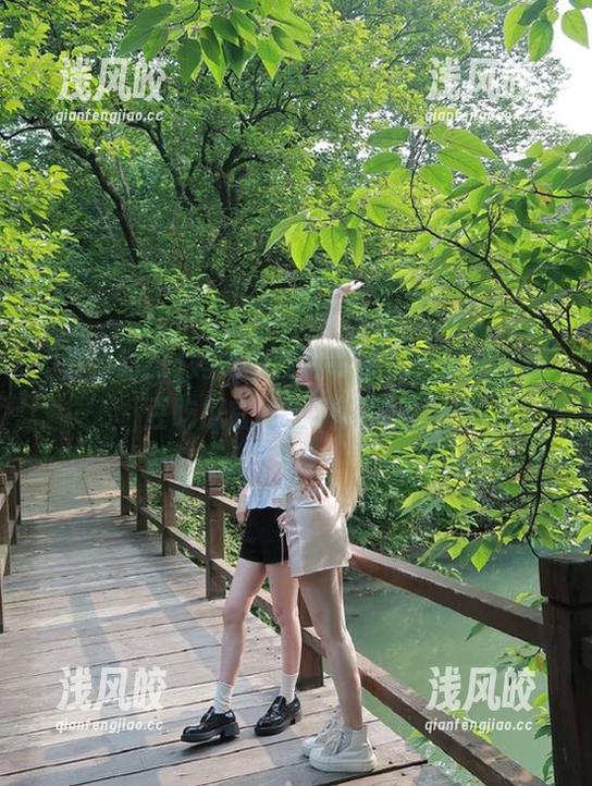 妈妈让我别玩手机，我却在麻豆吃瓜官网上疯狂刷瓜！