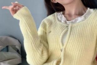 瓜子在嘴里，指尖划过“黑料不打洋”的链接，感觉自己像个侦探！
