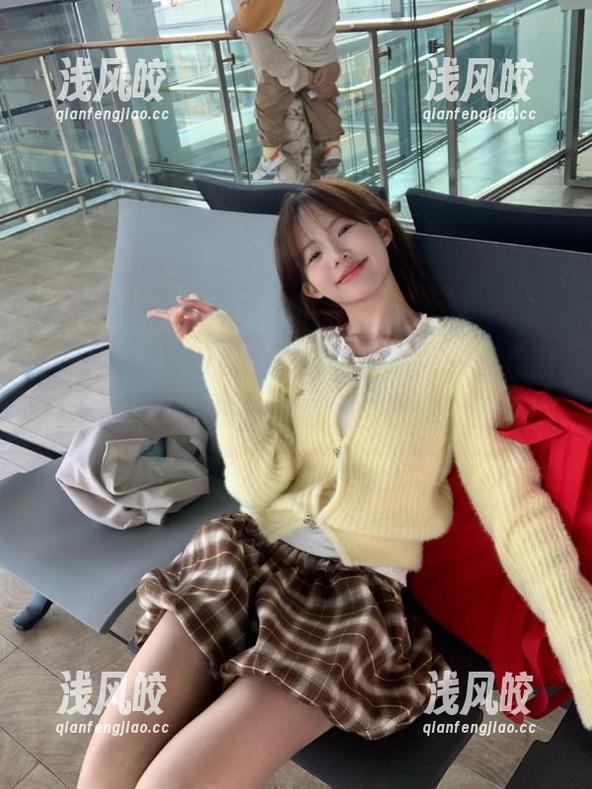 瓜子在嘴里，指尖划过“黑料不打洋”的链接，感觉自己像个侦探！