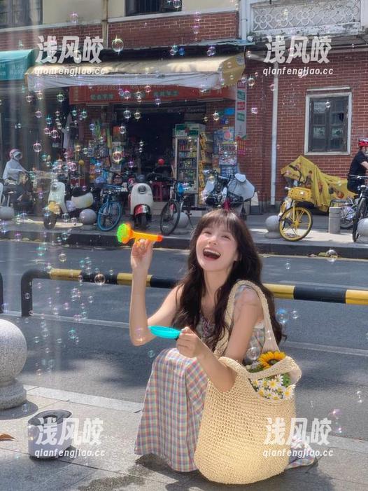 我按了网址，结果zztt668.su黑料不打烊的官还带我去吃火锅？怎么看不明白！