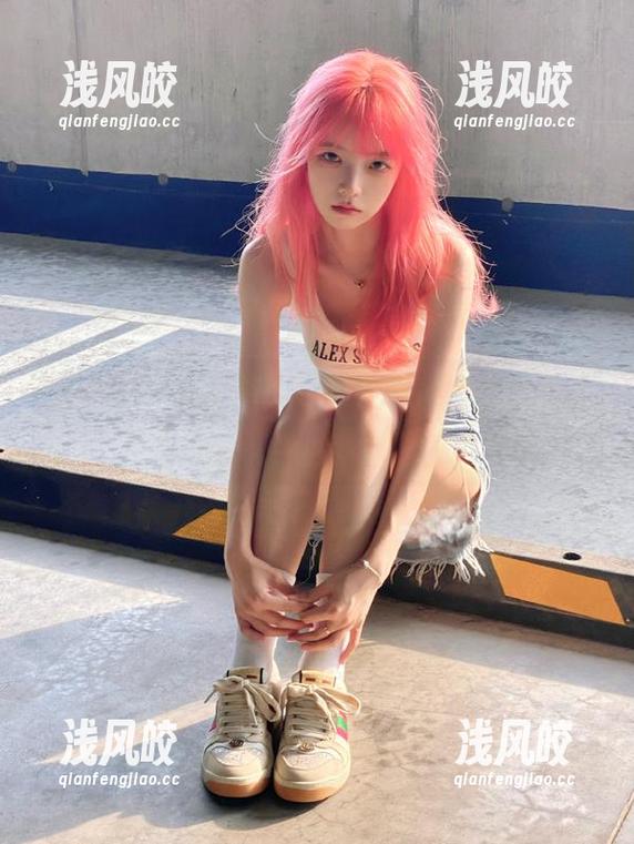 登录黑料社的瞬间，感觉被丢进八卦的海洋，呼吸都变得不一样！