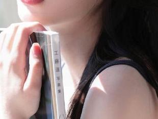 网页一刷新，黑料网就开始疯狂输出